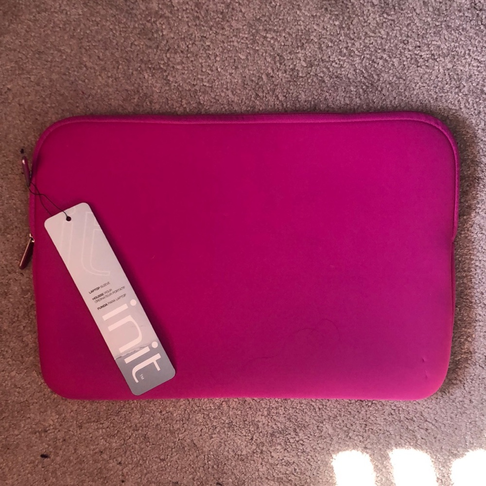 INIT 15.6” laptop sleeve